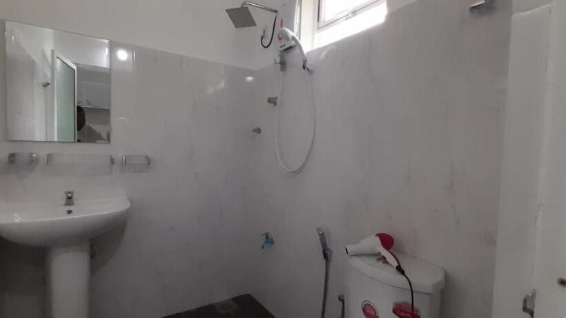 إستديو عائلى, Paradise Villa