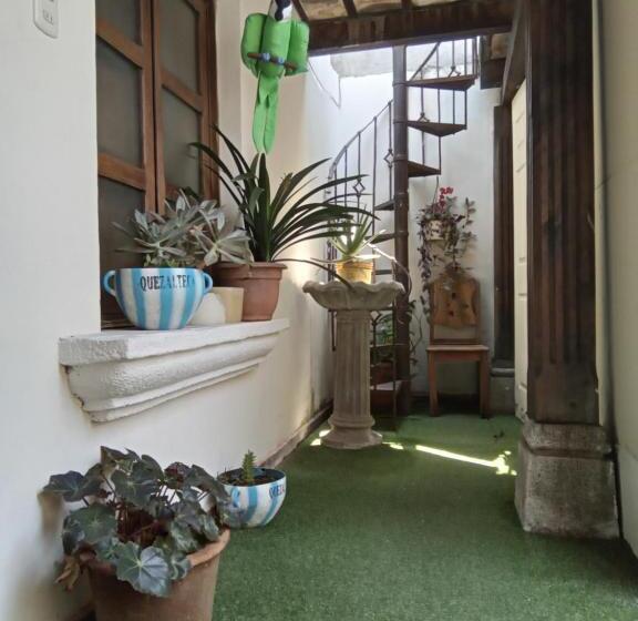 اتاق چهار تخته با دستشویی مشترک, Huellas Hostal Antigua