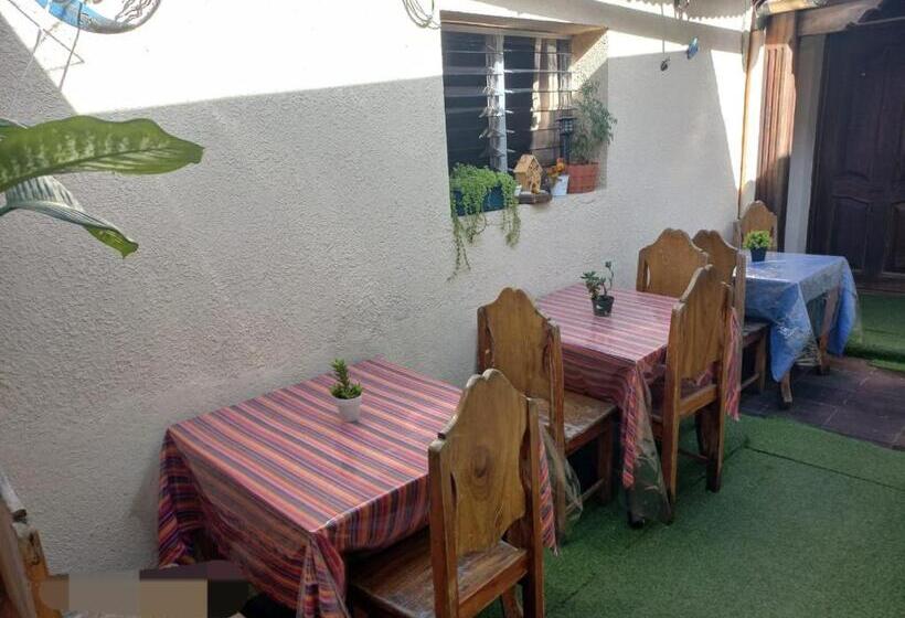 اتاق چهار تخته با دستشویی مشترک, Huellas Hostal Antigua