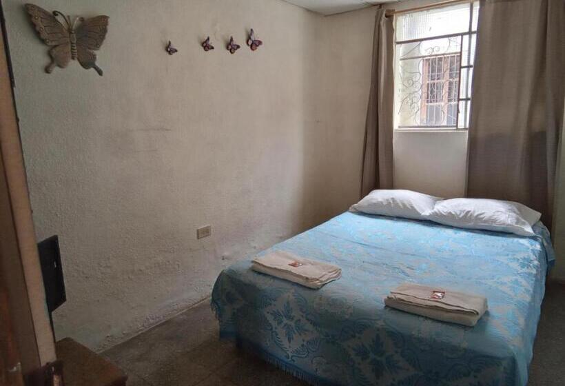 اتاق اکونومی, Huellas Hostal Antigua