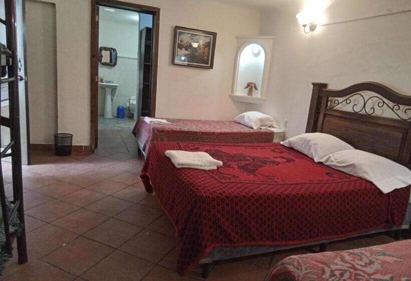 اتاق خانوادگی, Huellas Hostal Antigua