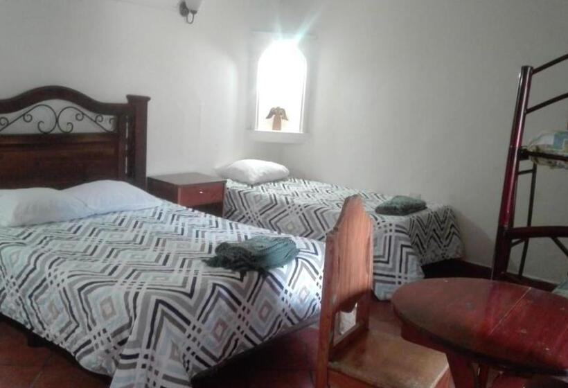 اتاق خانوادگی, Huellas Hostal Antigua