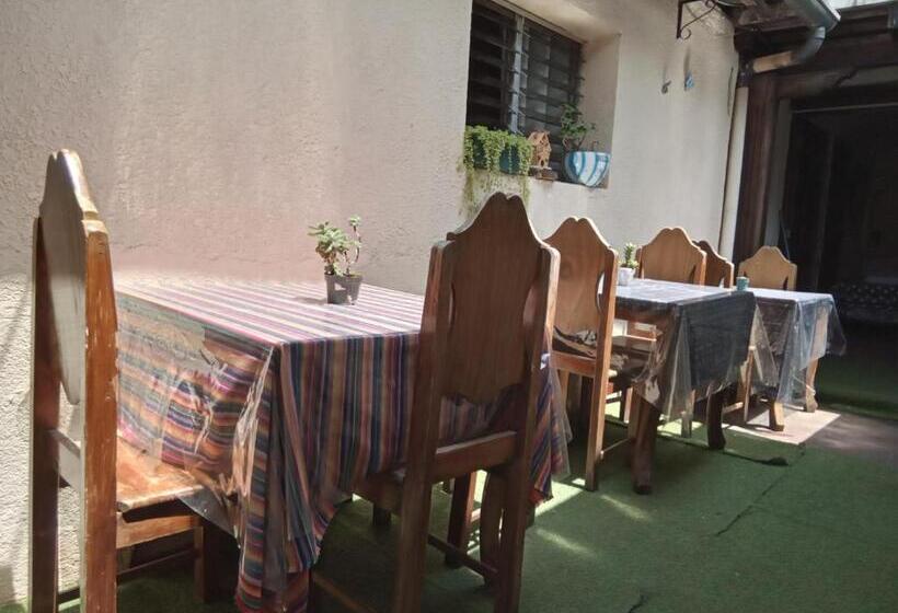 اتاق خانوادگی, Huellas Hostal Antigua
