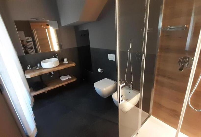 סוויטת ג'וניור עם מרפסת, La Villa Charme & Pleasure