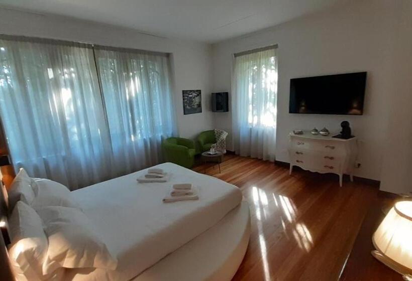 סוויטת ג'וניור עם מרפסת, La Villa Charme & Pleasure