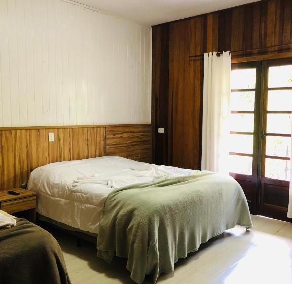 اتاق لوکس سه تخته, Pousada Vila Floratta Capivari