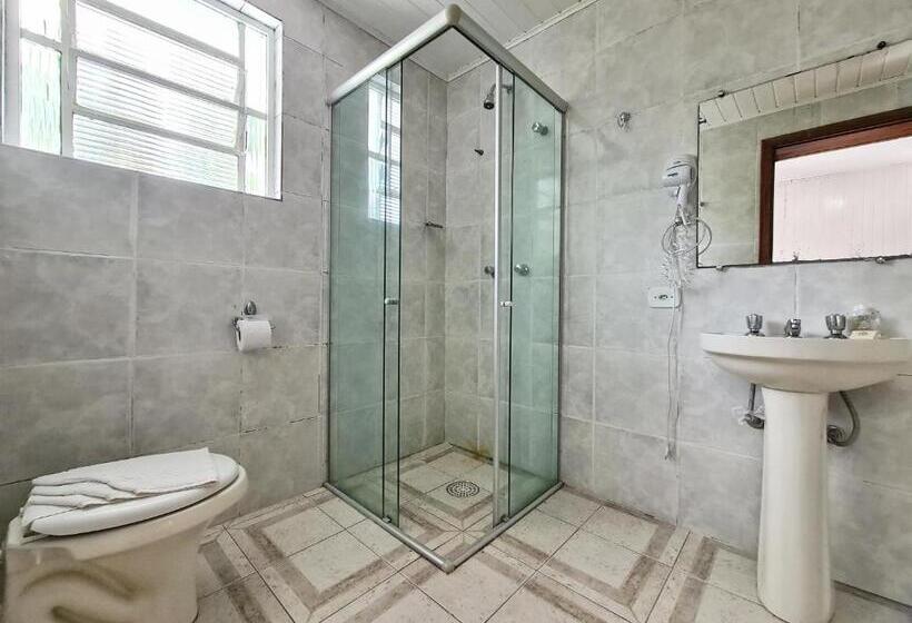 اتاق لوکس چهار تخته, Pousada Vila Floratta Capivari