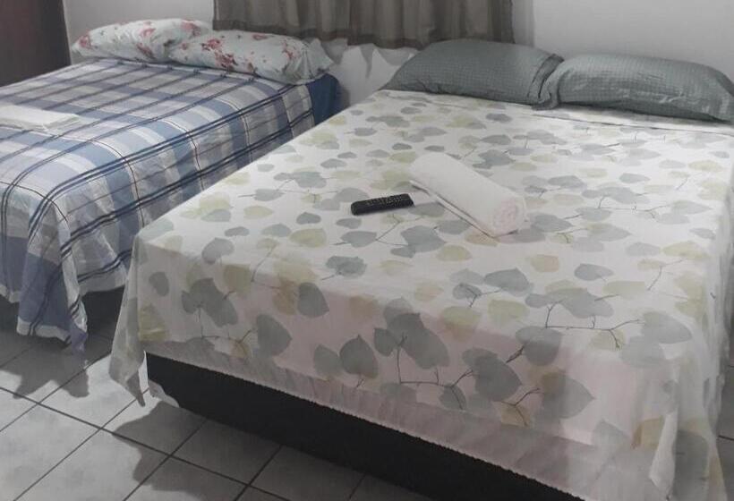 غرفة كومفورت ثلاثية, Latinos 2