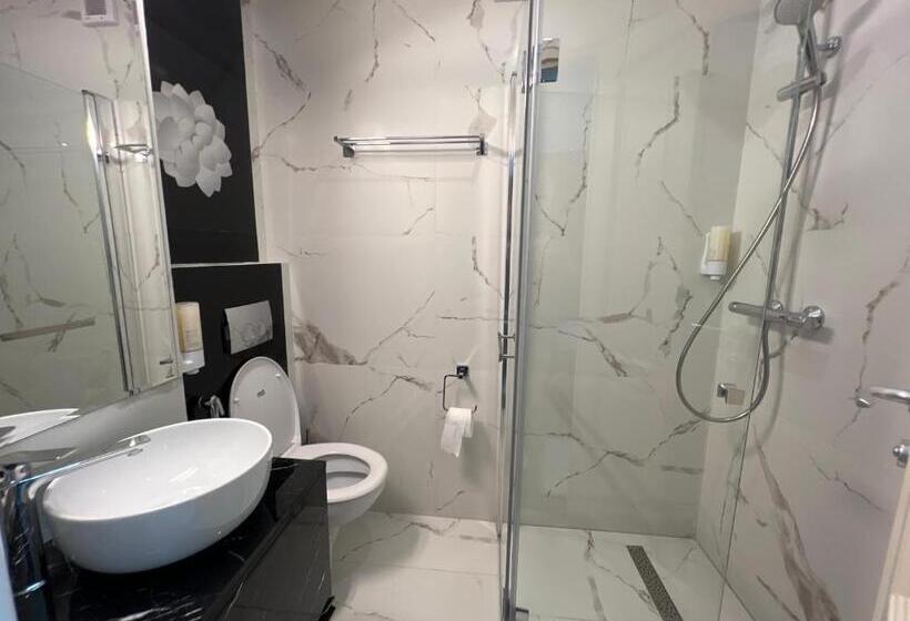 デラックスルーム, Ocaua Lui Cuza