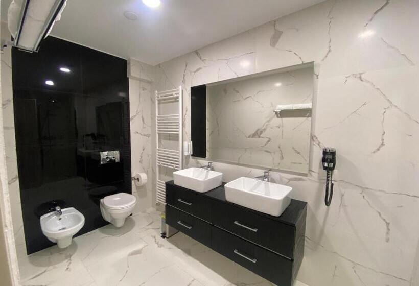 デラックスルーム, Ocaua Lui Cuza