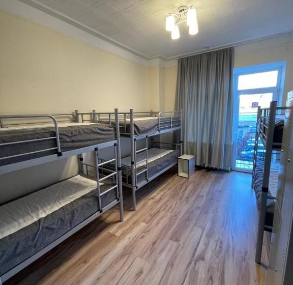 تختخواب در اتاق مشترک, Mr Jo’s Hostel