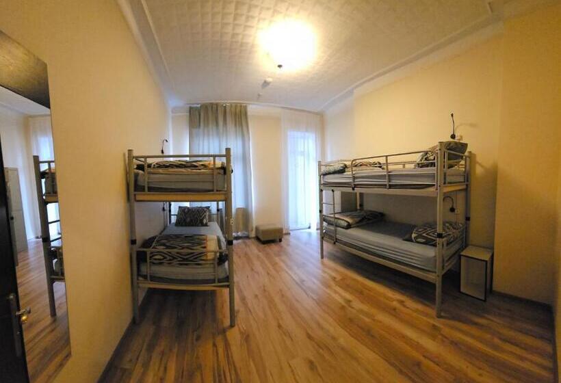 سرير فى غرفة مشتركه, Mr Jo’s Hostel