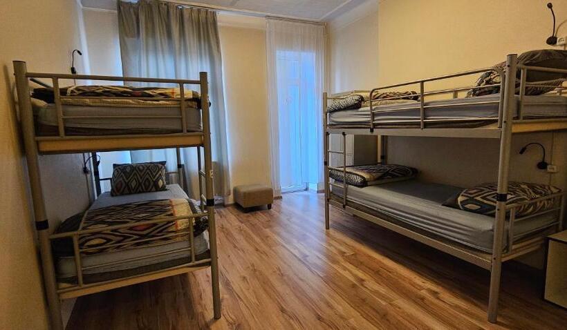 سرير فى غرفة مشتركه, Mr Jo’s Hostel
