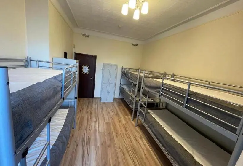 تختخواب در اتاق مشترک, Mr Jo’s Hostel