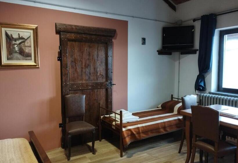 غرفة قياسية رباعية, Casa Del Puck