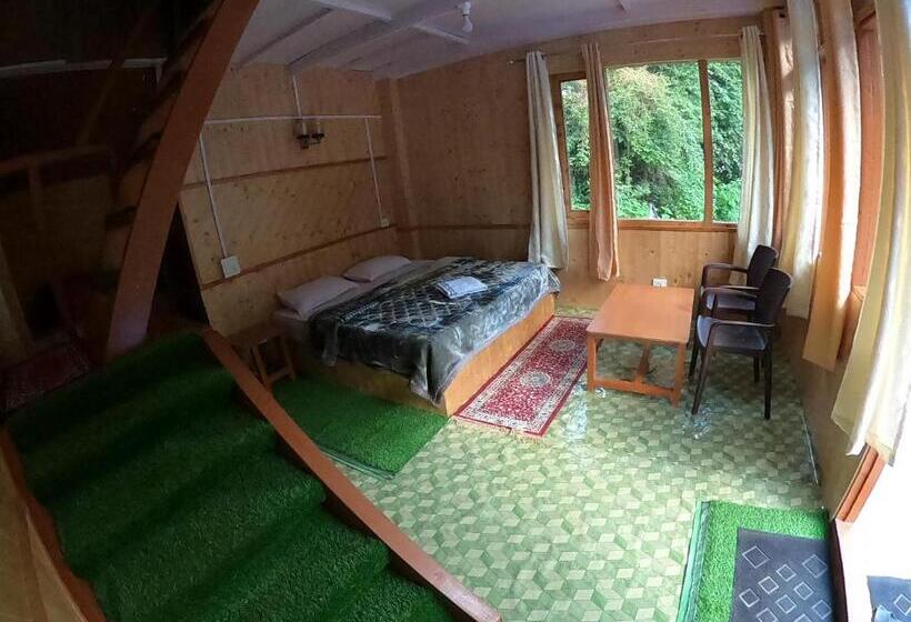 발코니가 있는 4인용 스탠다드 룸, Reverberate Cafe & Cottages   Negi S Place