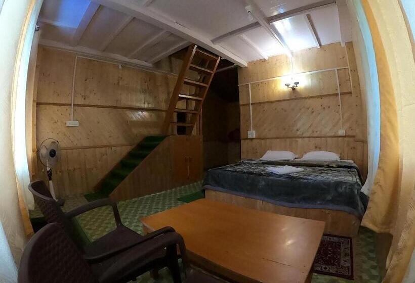 带阳台标准四人间, Reverberate Cafe & Cottages   Negi S Place