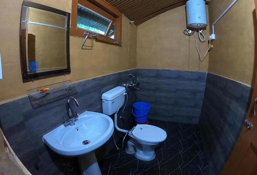 带阳台的豪华间, Reverberate Cafe & Cottages   Negi S Place