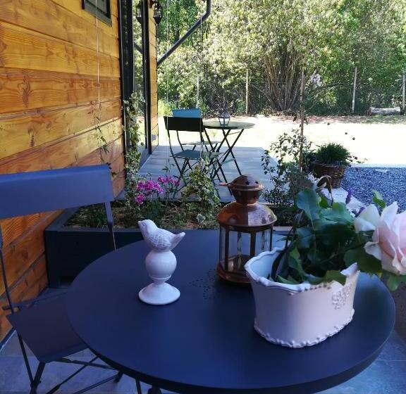 اتاق سوپریور با تخت بزرگ, Entre Nous