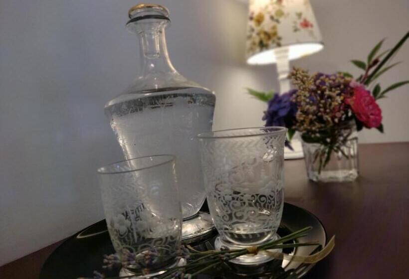 اتاق استاندارد, Entre Nous