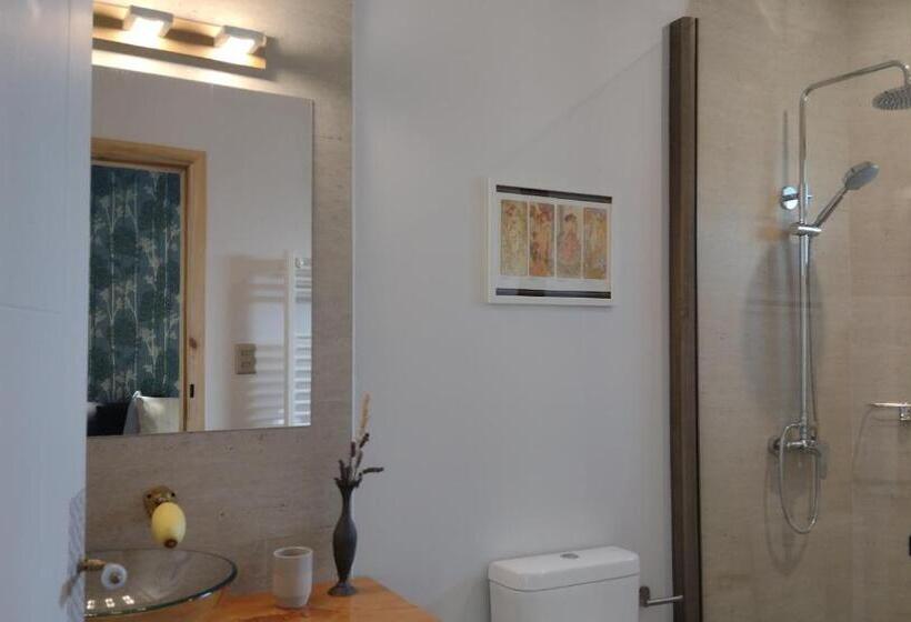 اتاق استاندارد, Entre Nous