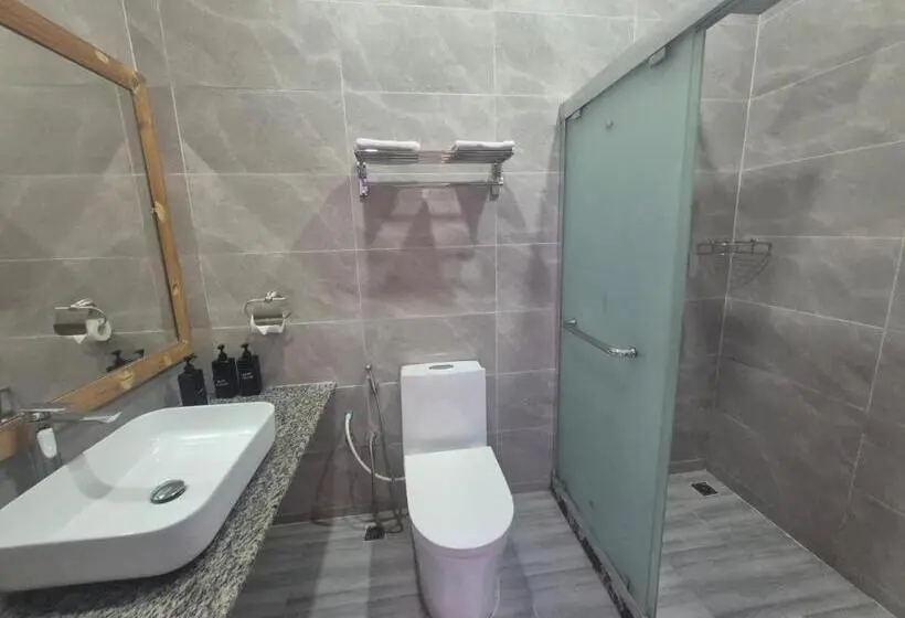 اتاق لوکس با بالکن, Aasna Inn
