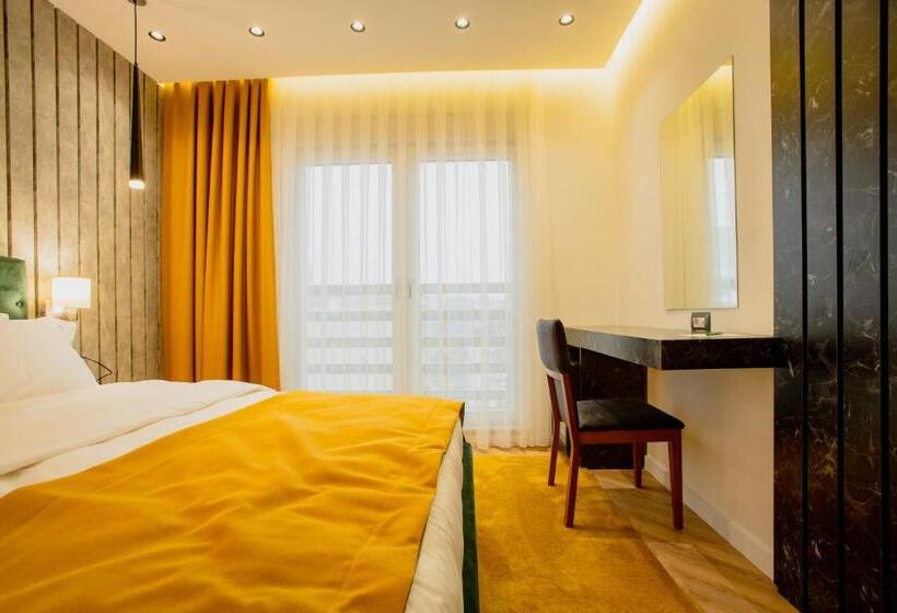 سوییت جونیور, Ador