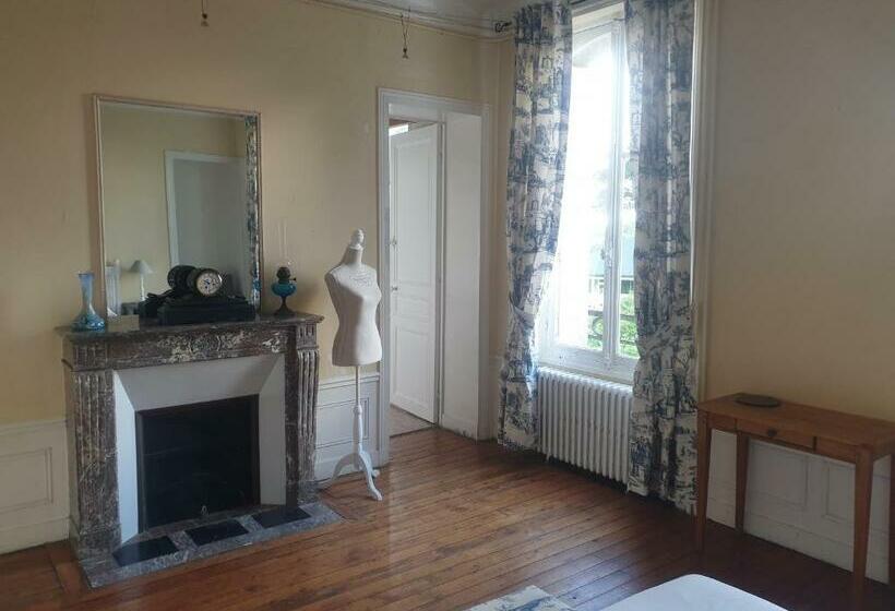 חדר סטנדרט, Château De Surville