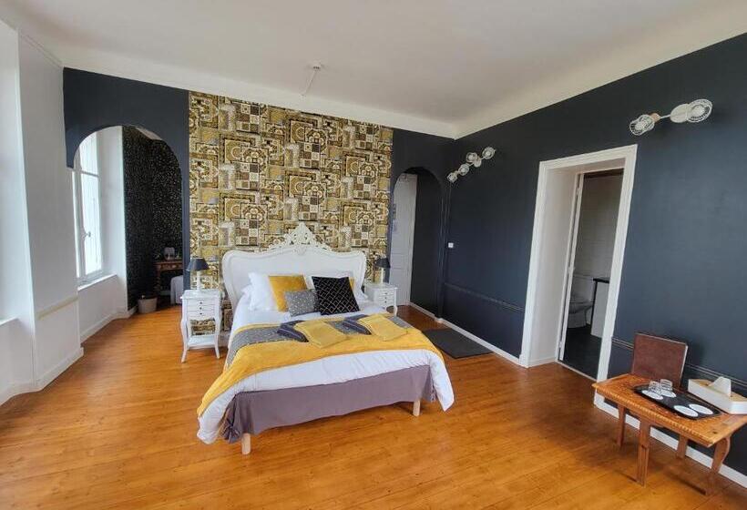 חדר משפחתי, Château De Surville