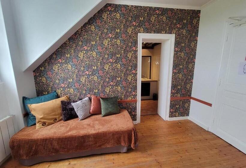 חדר סופריור, Château De Surville