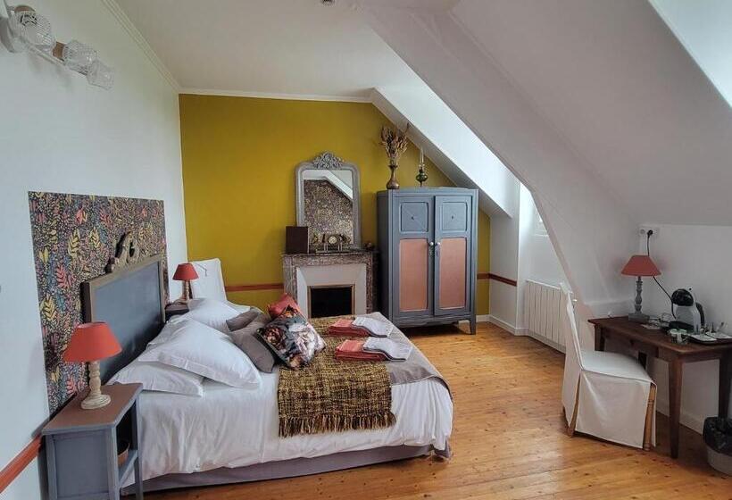 Номер Superior, Château De Surville