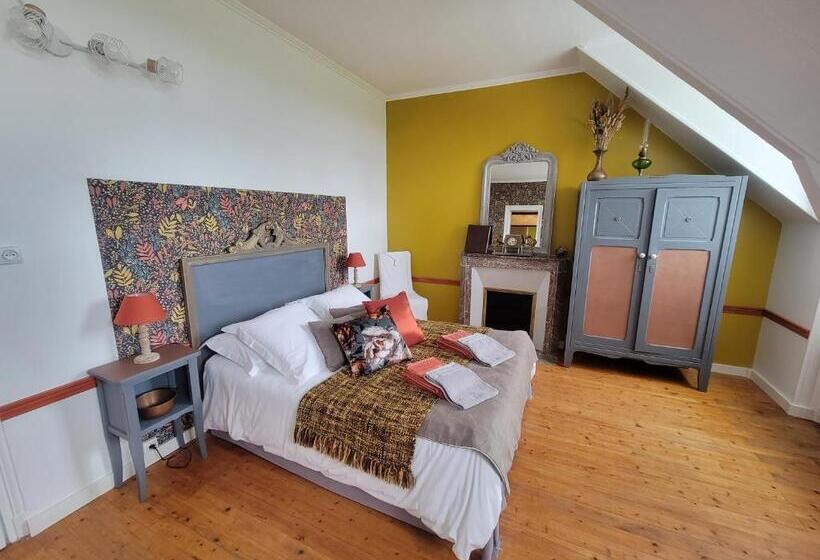 חדר סופריור, Château De Surville