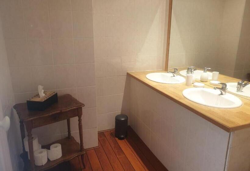 חדר דלוקס, Château De Surville