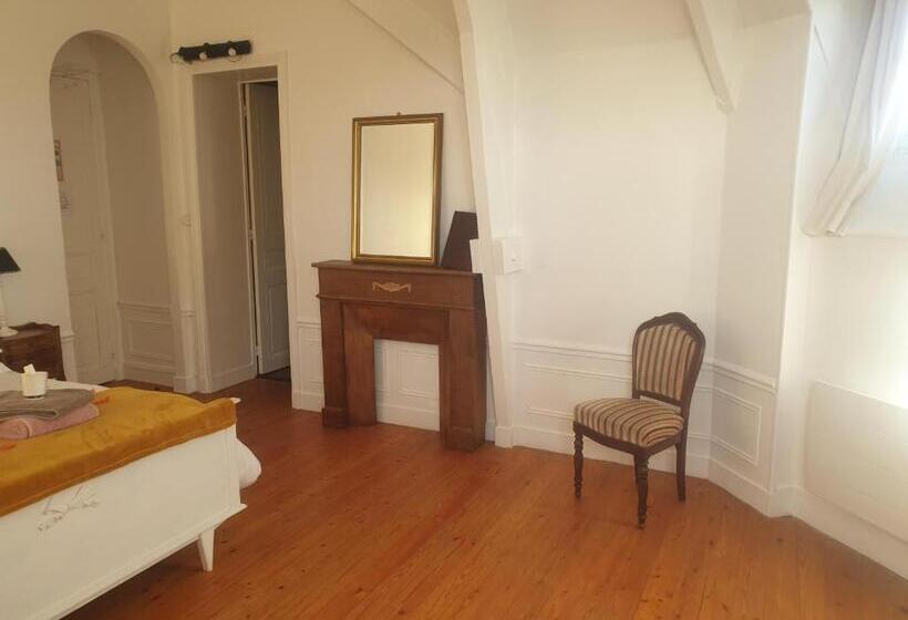 חדר דלוקס, Château De Surville