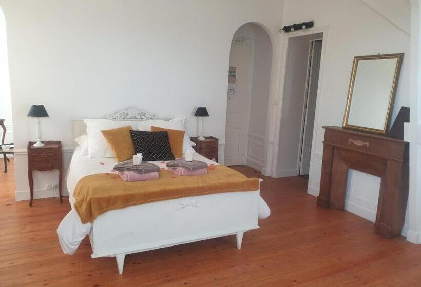 Номер Deluxe, Château De Surville