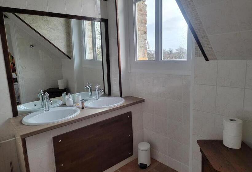 חדר אקונומי, Château De Surville