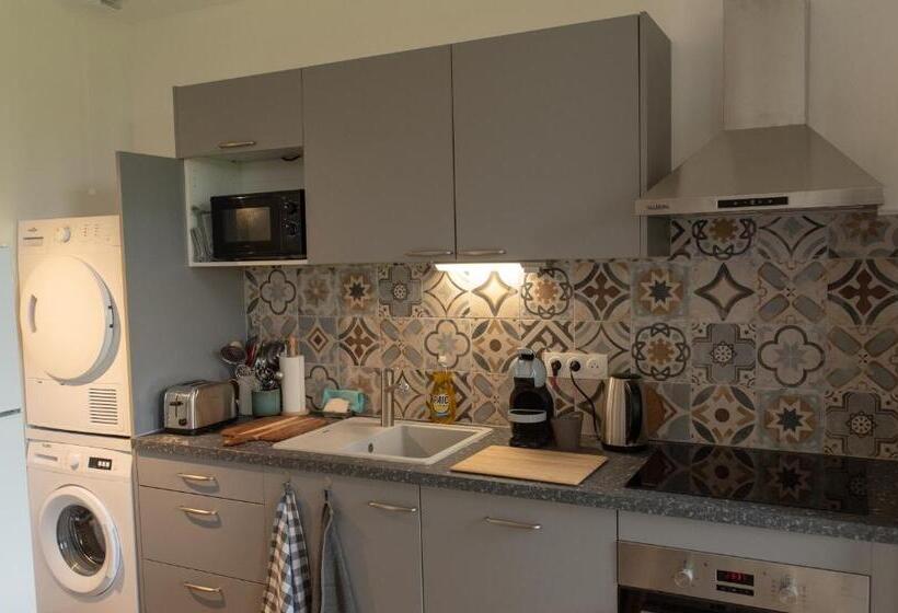 סטודיו סטנדרט, מיטה זוגית, Château De Surville