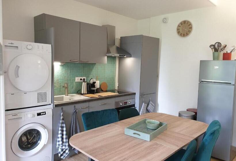 חדר סטודיו סטנדרד, Château De Surville