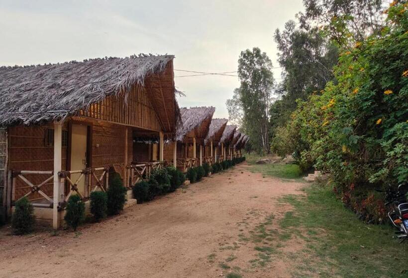 غرفة قياسية مزوَّدة بشُرفة, Lazy Panda