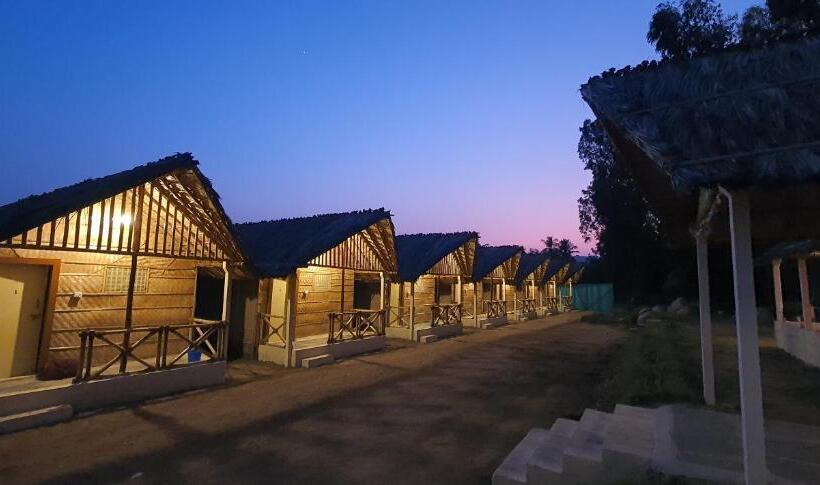 غرفة قياسية مزوَّدة بشُرفة, Lazy Panda