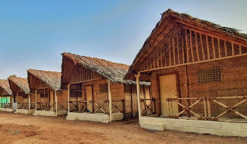 غرفة قياسية مزوَّدة بشُرفة, Lazy Panda