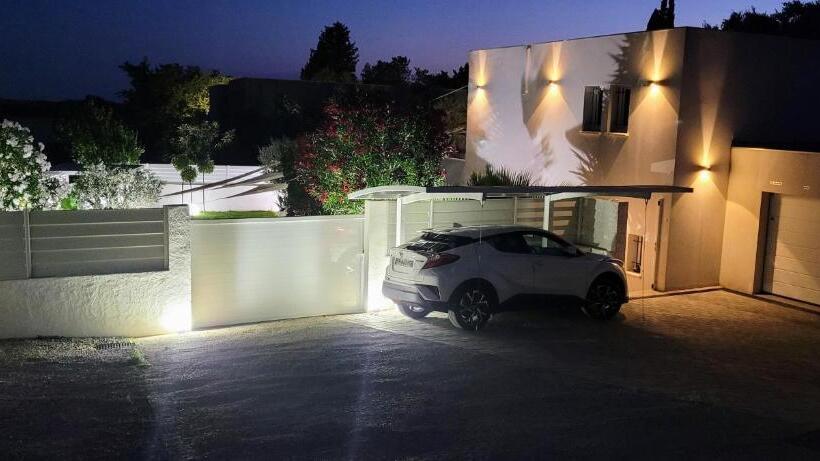 חדר סטנדרט נוף לבריכה, Villa La Valentine 1