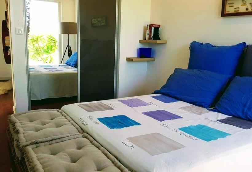 غرفة قياسية مطلّة علي حمام السباحة, Villa La Valentine 1