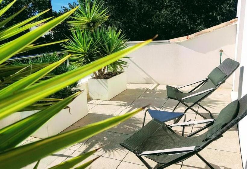 חדר סטנדרט נוף לבריכה, Villa La Valentine 1