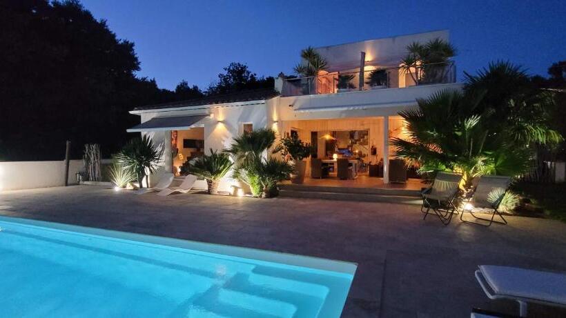 Номер Стандарт Вид на Бассейн, Villa La Valentine 1