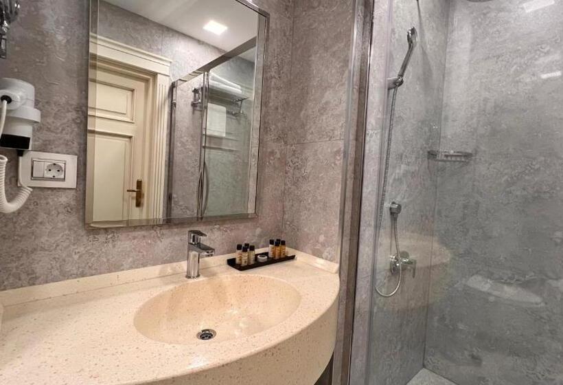 اتاق استاندارد سه نفره, Ilk Inn