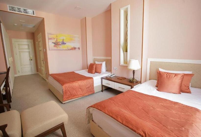 اتاق استاندارد سه نفره, Ilk Inn