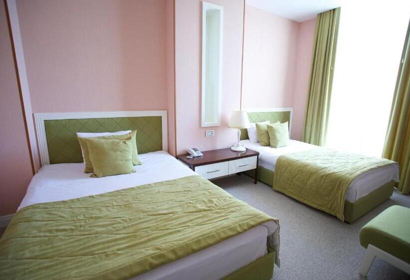 اتاق استاندارد سه نفره, Ilk Inn