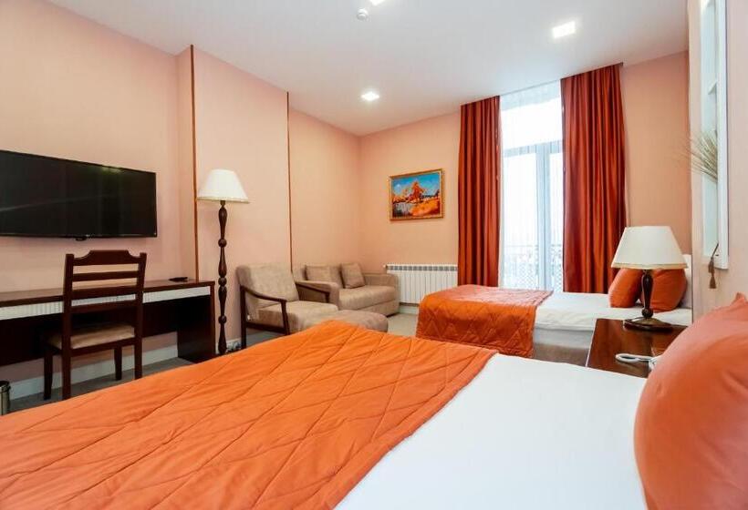 اتاق استاندارد سه نفره, Ilk Inn