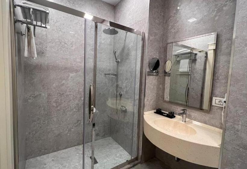 اتاق لوکس با تخت بزرگ, Ilk Inn